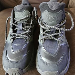 Hoka shoes women size 5B.